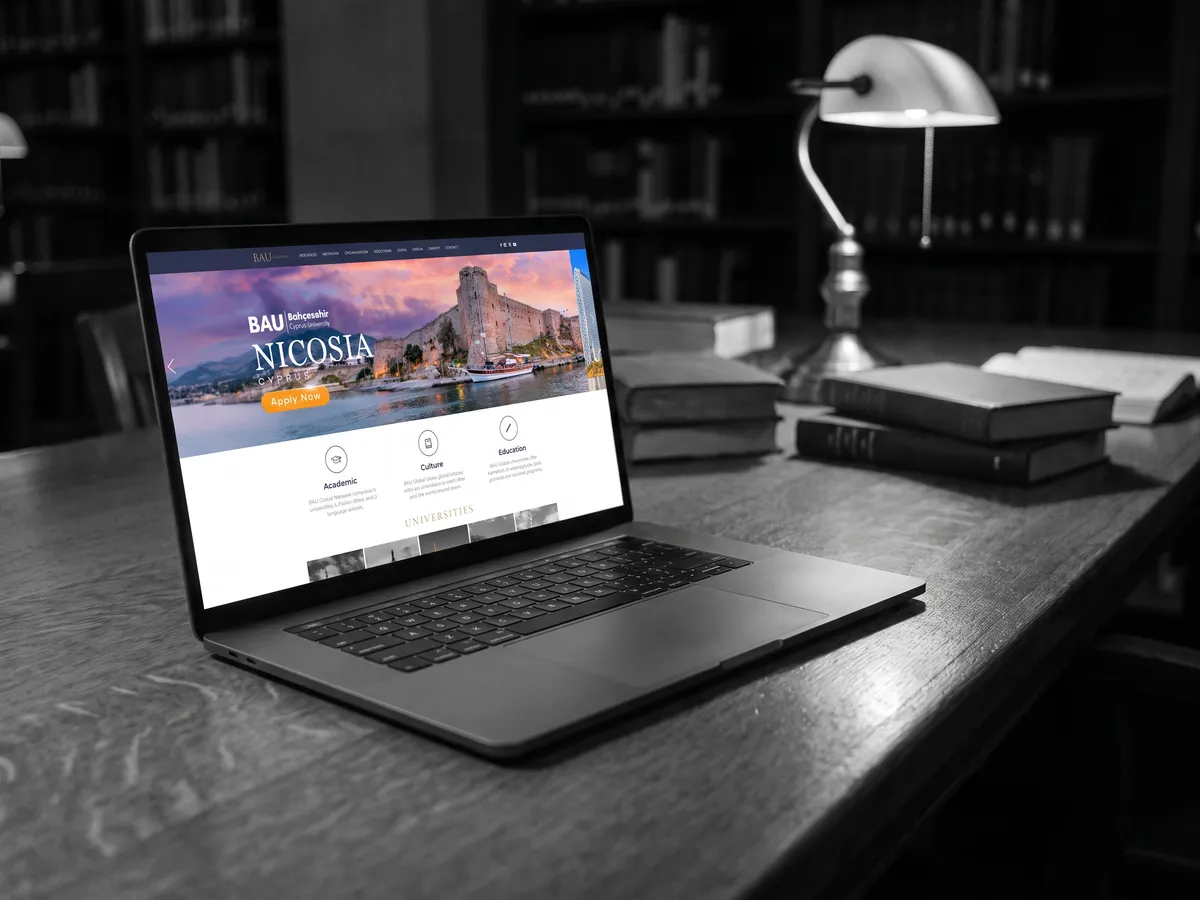 BAU Global web sitesi, cihaz üzerinde ana sayfa görünümü