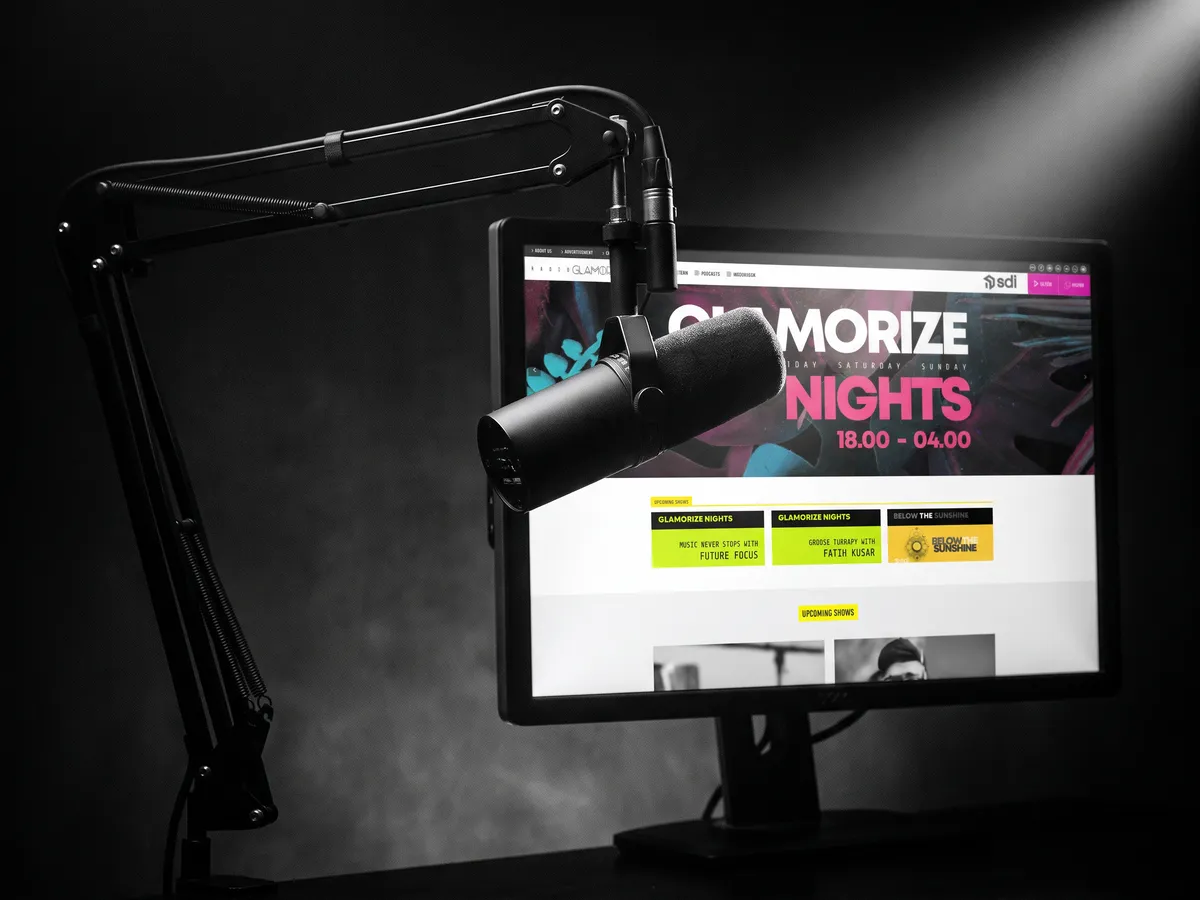 Radio Glamorize web sitesi, cihaz üzerinde ana sayfa görünümü
